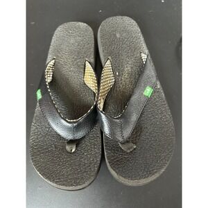 Sanuk Black Flip Flops in 8